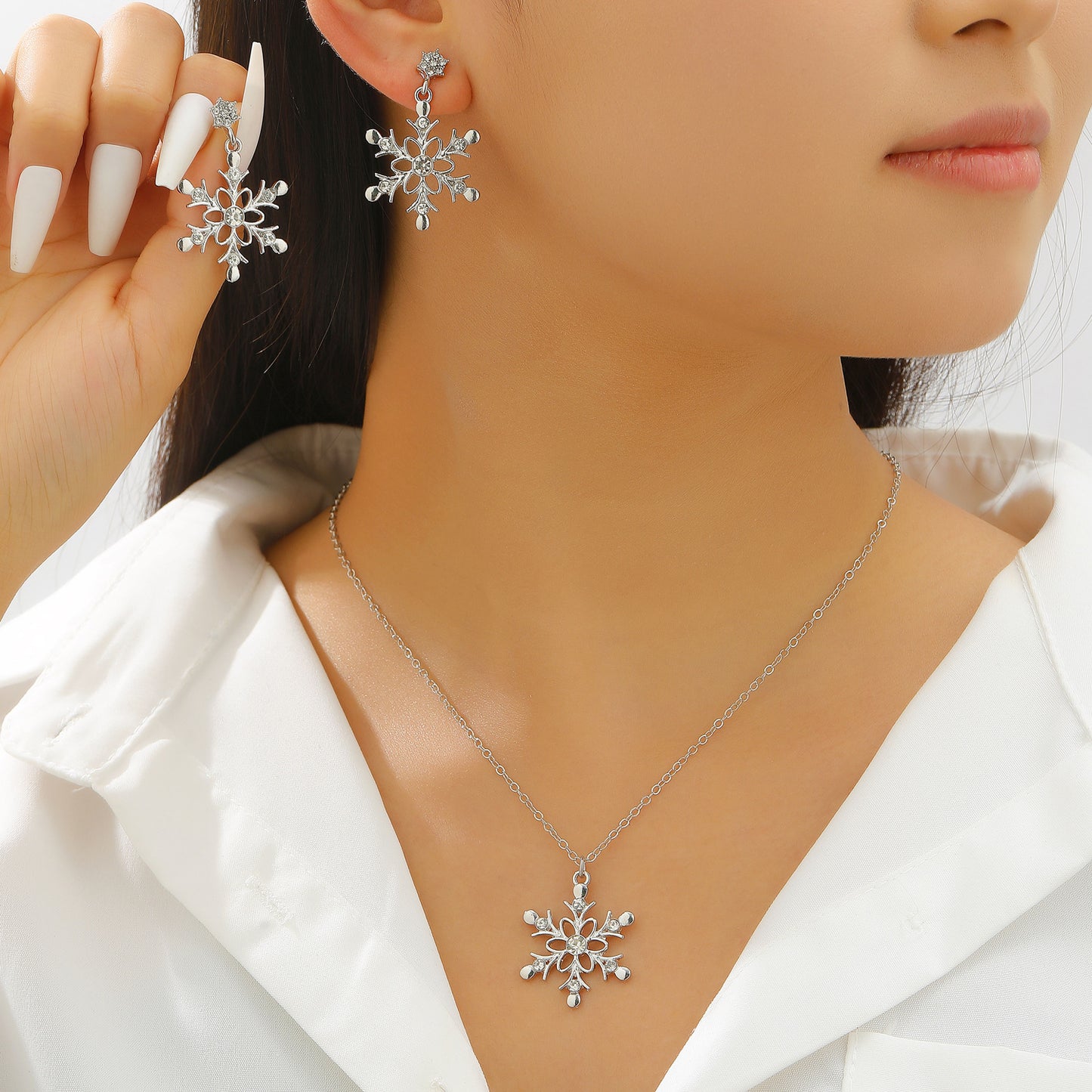 Graceful Full Diamond Alloy Snowflake Ear Valentine's Jewelry Set