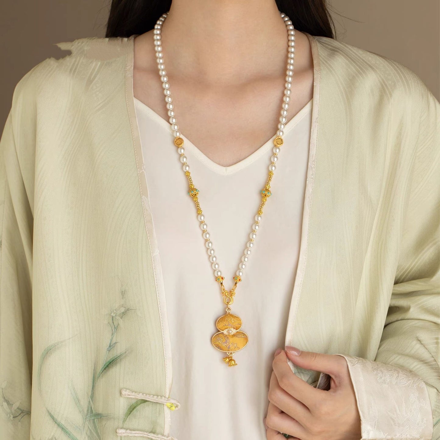 Women's Song Dynasty Brocade Pink Calabash Pendent Light Luxury High-grade Beaded Necklace