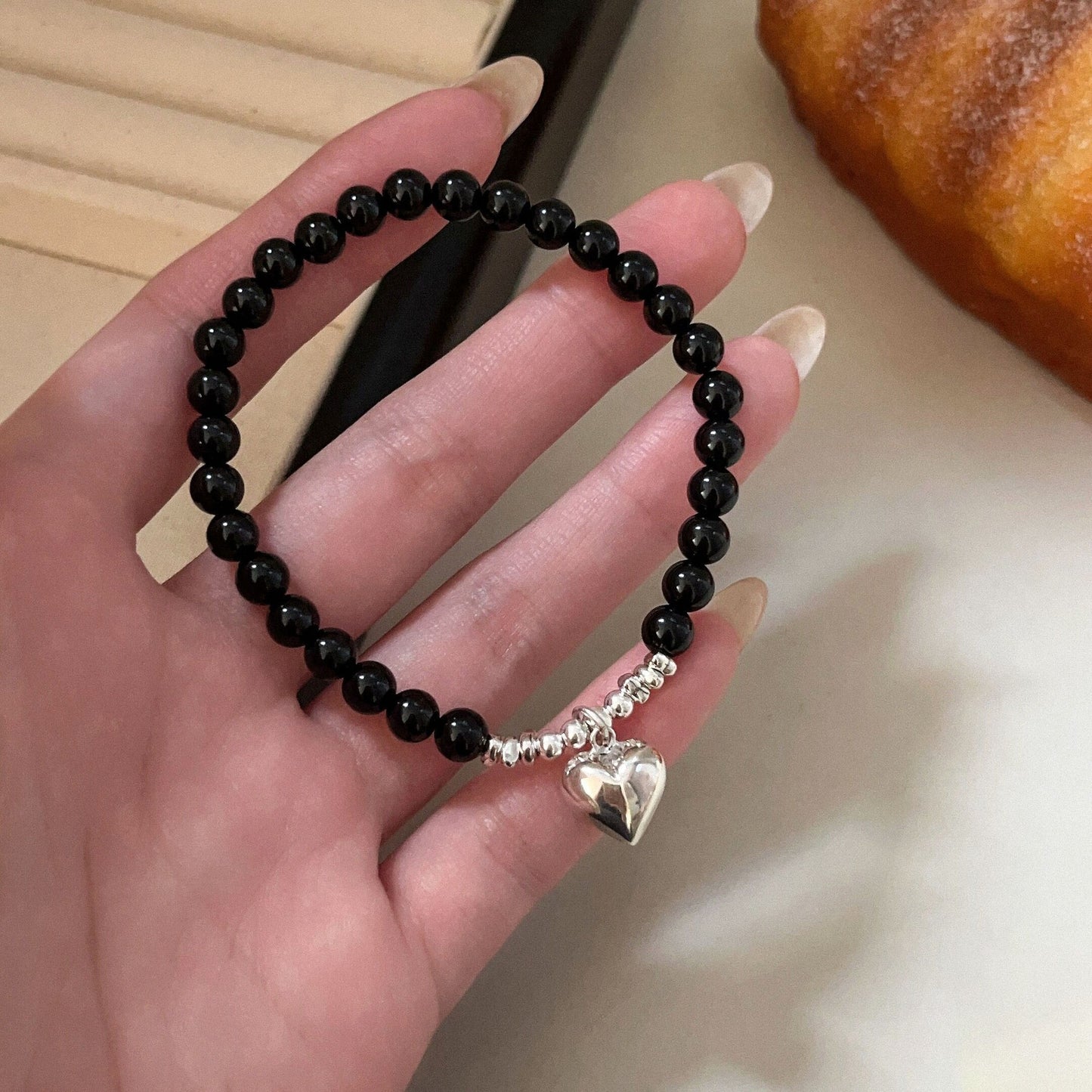 Light Luxury High-grade Black Beaded Love Niche Elegant Retro Design Necklaces
