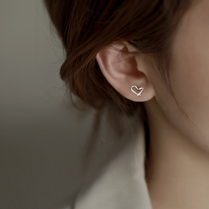 Women's Mini Hollow Love Heart Simple Sweet Niche Casual Style Earrings