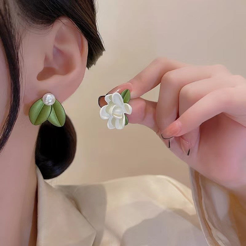 Women's Gardenia Pearl For Niche Design Asymmetric Earrings