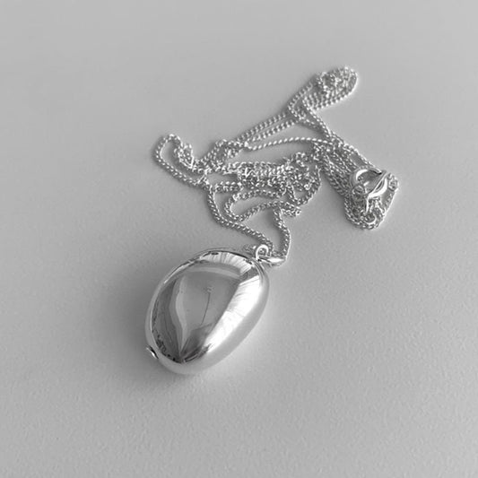 Women's Irregular Broad Bean Shape Fashionable Cold Style Necklaces