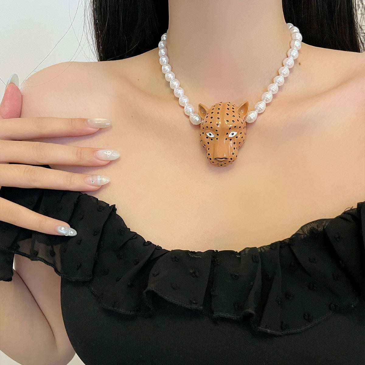 Women's Enamel Leopard Head Temperament Stringed Pearls Necklace
