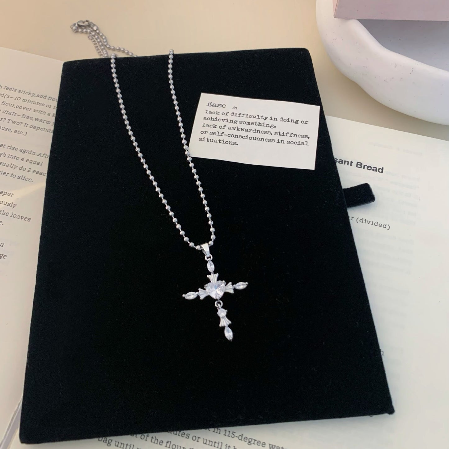 High-grade Personality Affordable Luxury Fashion Female Zircon Titanium Steel Clavicle Necklace