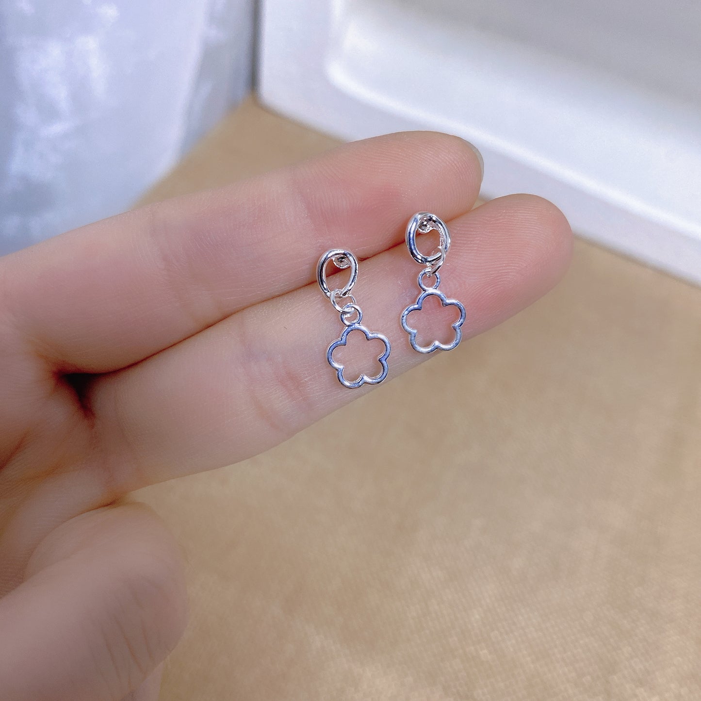 Simple Individually Packaged Exquisite Sier Bow Stud Earrings