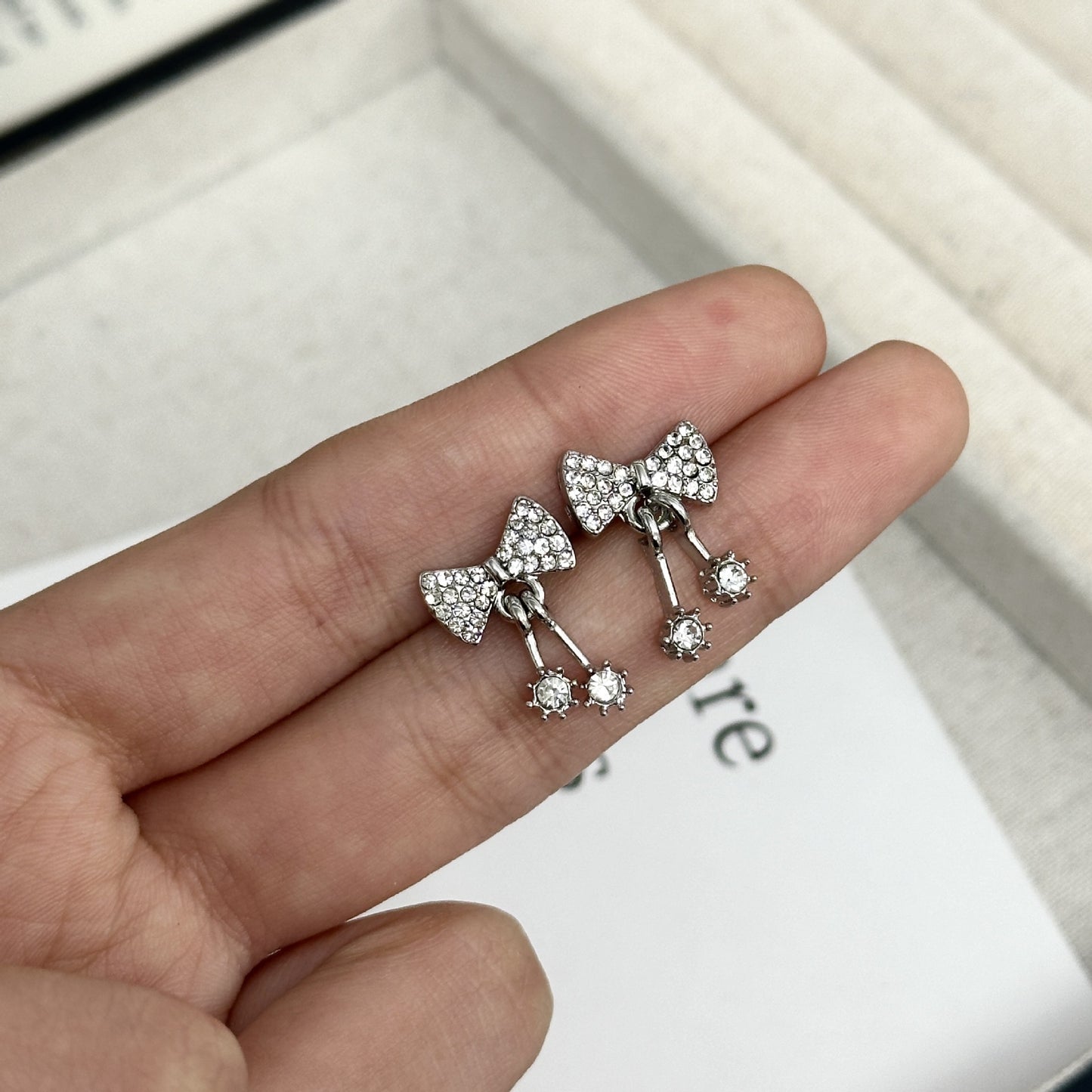Light Luxury Minority Design High-grade Fashionable Elegant Earrings