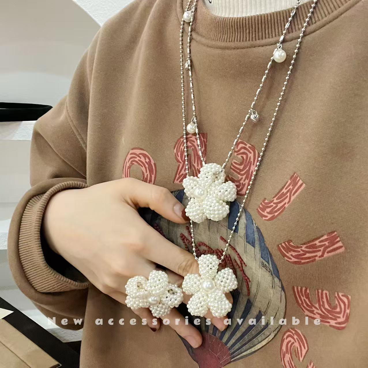 Artistic Milky White Rice Grain Pearl Flower Niche Gentle Hand-woven Necklace