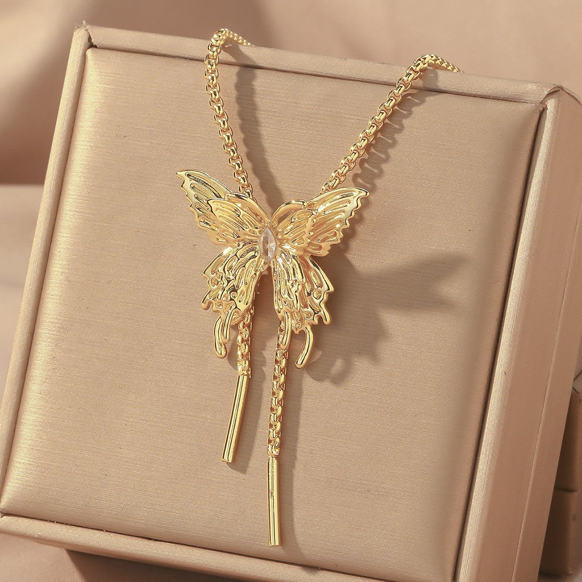 Women's French Butterfly Zircon Minority Fashion Design Temperament Titanium Necklace
