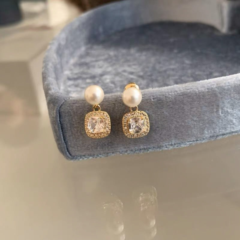 Women's Pearl Zircon Simple Exquisite Refined Grace Light Luxury Stud Earrings