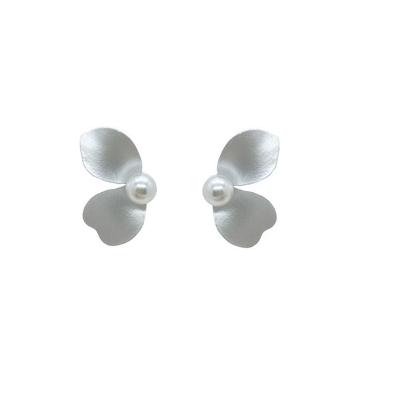 Women's Style Sweet Pearl Petal Fashion Design Light Luxury Earrings