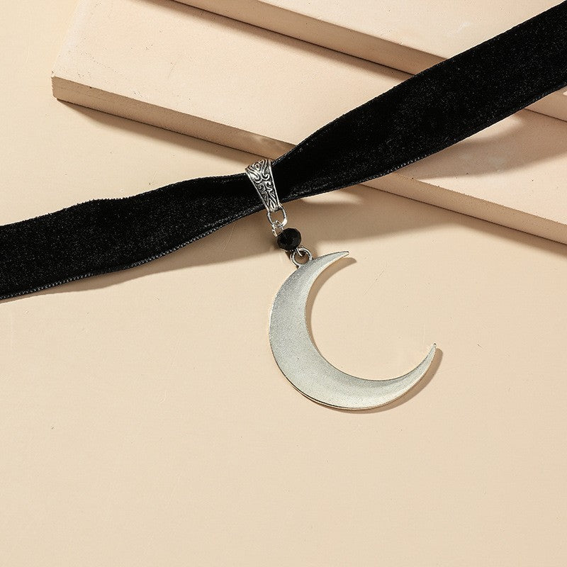 Women's Fashion Dark Style Moon Short Black Necklaces