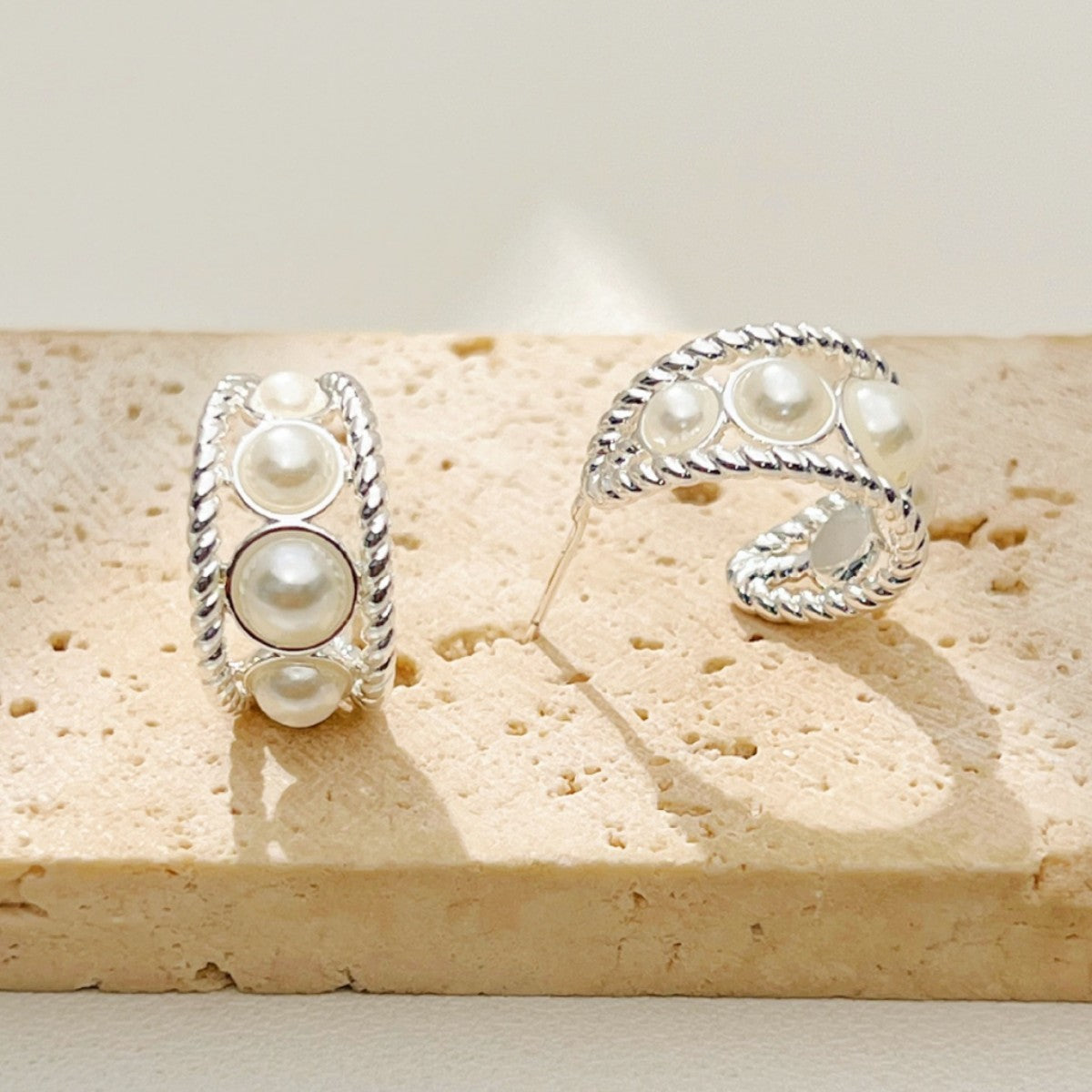 High-grade Pearl Shaped Are Fashionable Light Stud Earrings