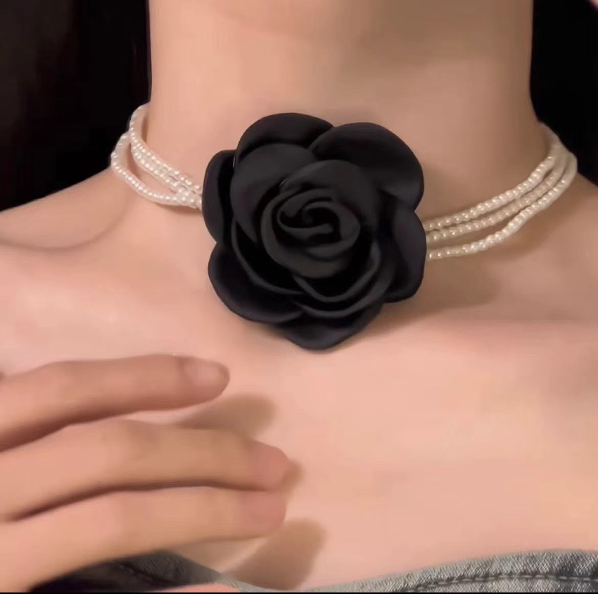 Black Three-dimensional Rose Pearl Beautiful Flowers Design French Temperament Clavicle Collar