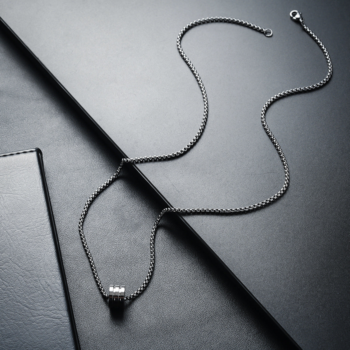 Women's & Men's Small Waist Simple Glossy Casual Style Clavicle Chain Necklaces