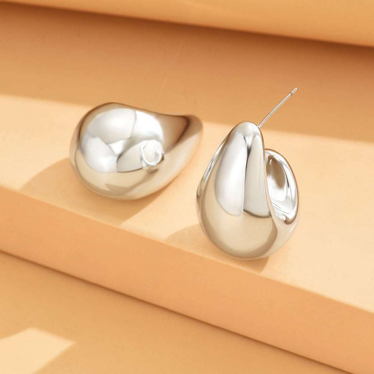 Women's High-grade Seaside Vacation Style Geometric Exaggerated Earrings