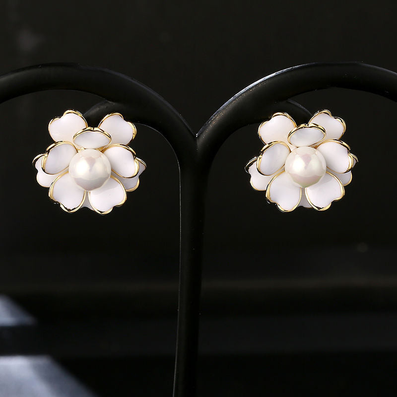 Women's Camellia Pearl Classic Style Sier Needle Stud Earrings