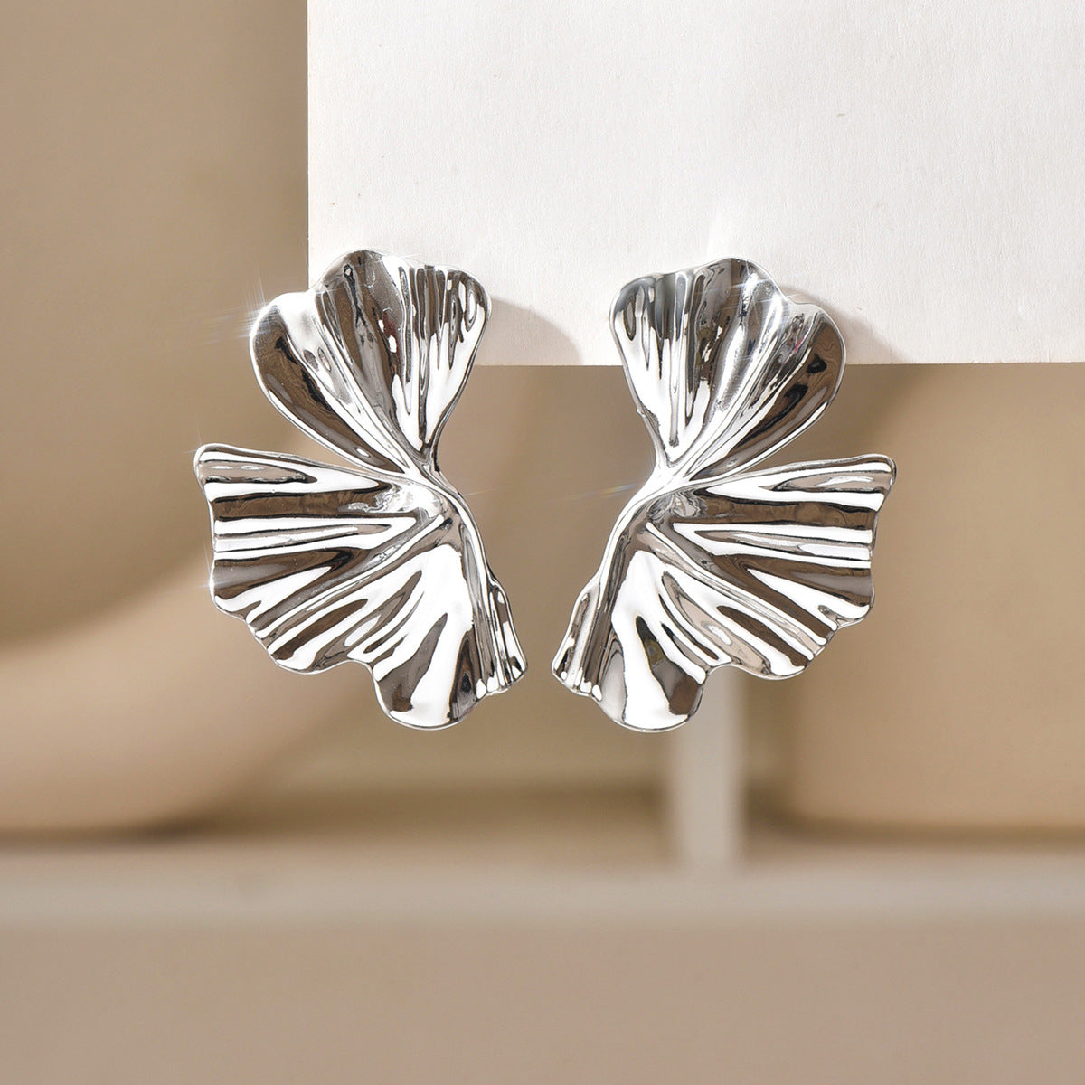 Women's High-grade Seaside Vacation Style Geometric Exaggerated Earrings
