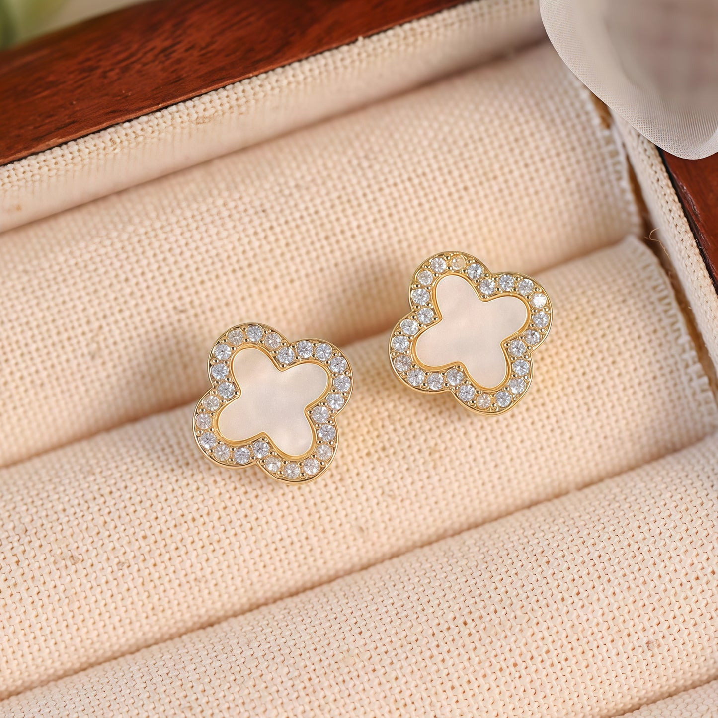 Women's Sier Needle Lucky Four-leaf Clover Light Stud Earrings