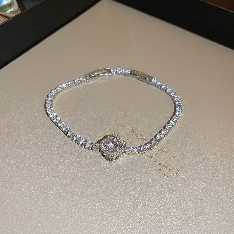 Women's Korean Geometric Round Zircon Light Luxury High-grade Stylish Simple Bracelets