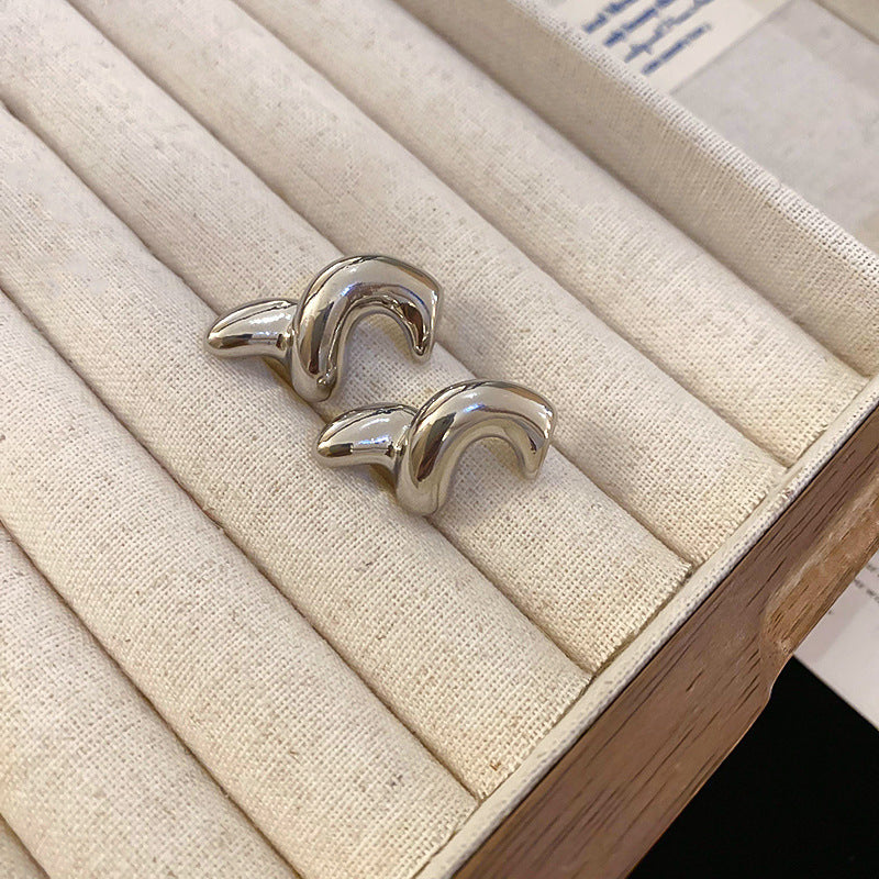 Women's Needle Metallic Pleated Round Geometric Bean-shaped Fashionable Fashion Stud Earrings
