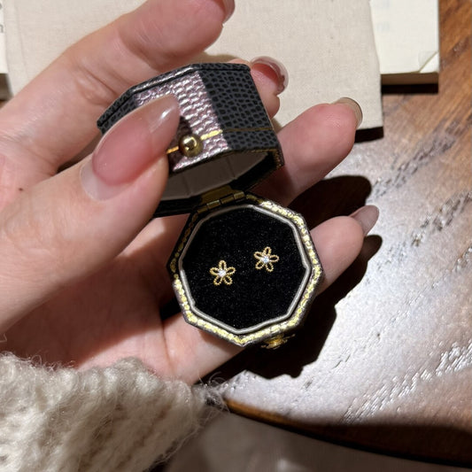 Light Luxury Little Screw Female French Retro Rings