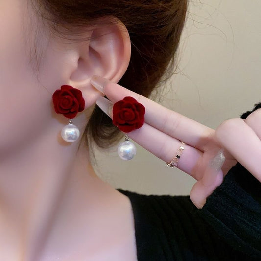 Vintage Veet Dignified Flowers Pearl Niche Rings