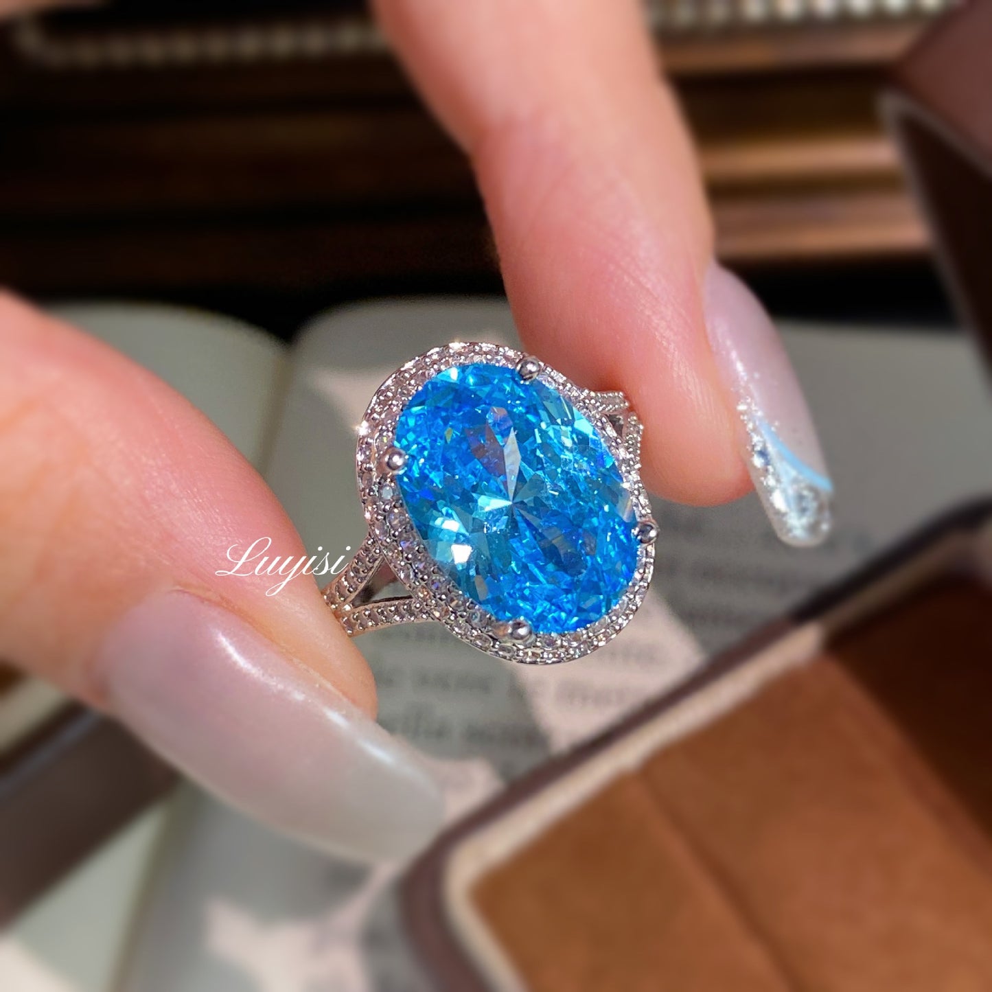 Egg-shaped Aquamarine Female Shang Hao Inlaid High Carbon Stone Rings
