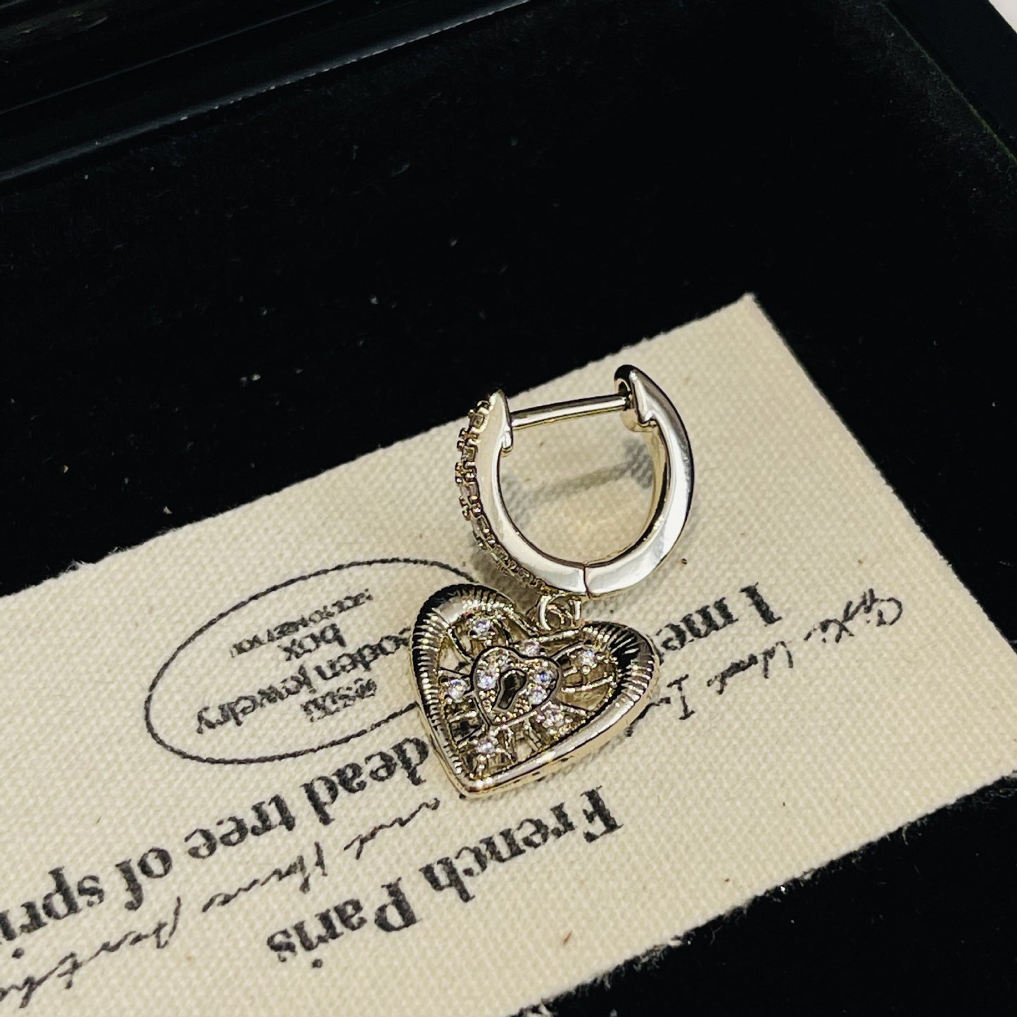 Coffee Gold Inlaid Zircon Heart Ear Clip Thin Earrings