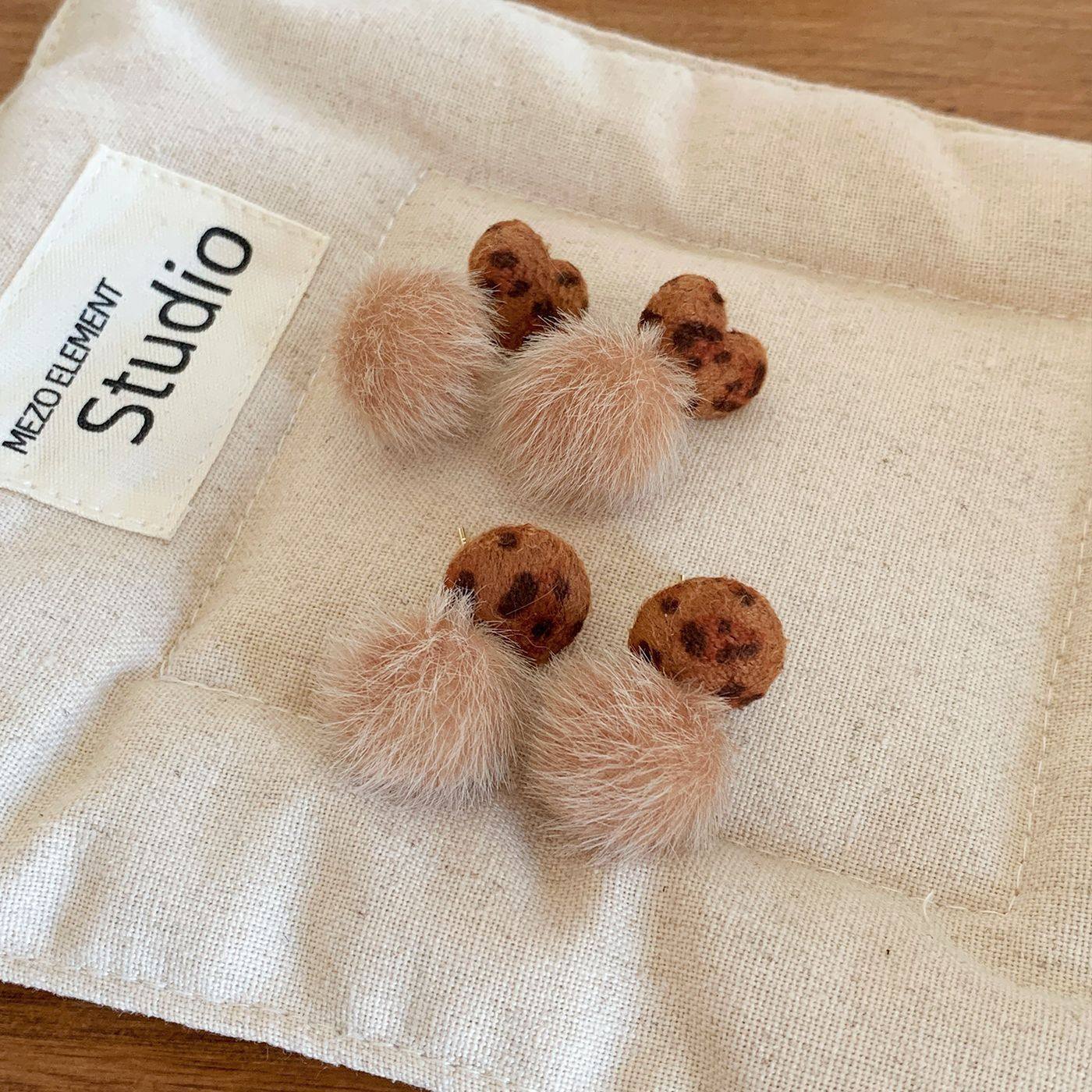 Leopard Print Heart Wool Ball Female Sier Needle Furry Light Stud Earrings