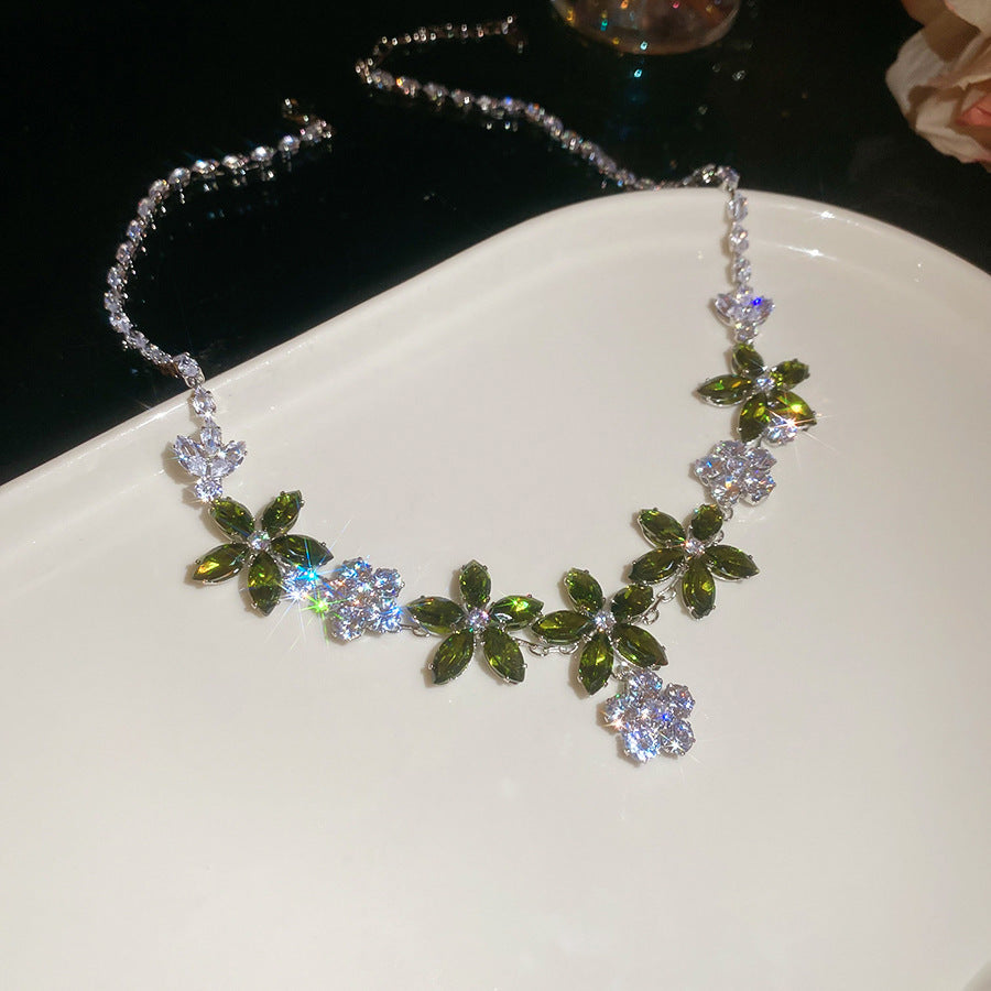 Women's Luxury Minority Clavicle Chain Palace Style Jewelry Set
