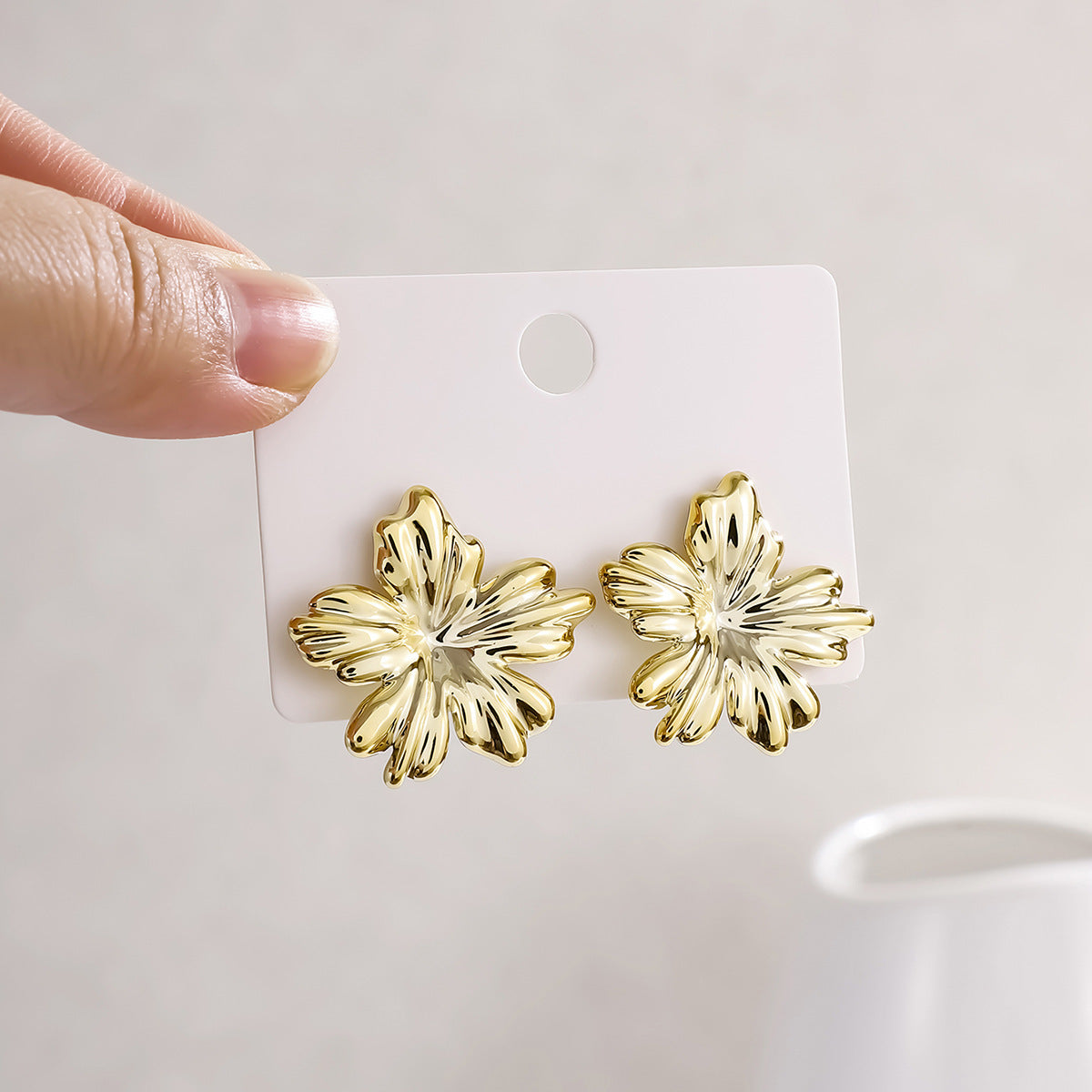 Women's High-grade Seaside Vacation Style Geometric Exaggerated Earrings