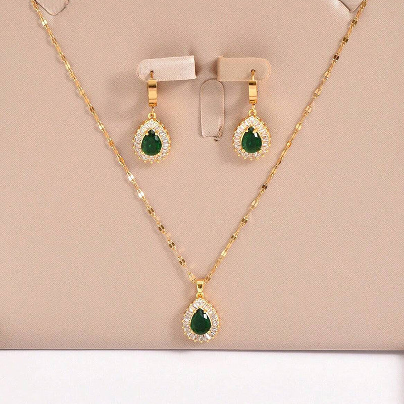 Women's Retro Style Emerald Fashionable Elegant White Necklace