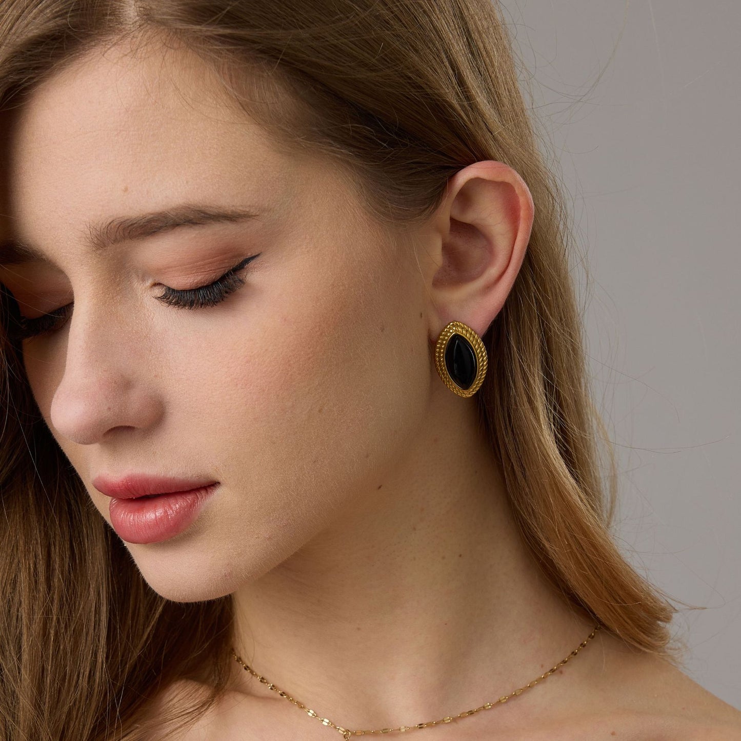 Women's Black Horse-eye Gemstone Gold-plated Stainless Steel Oval Stud Earrings