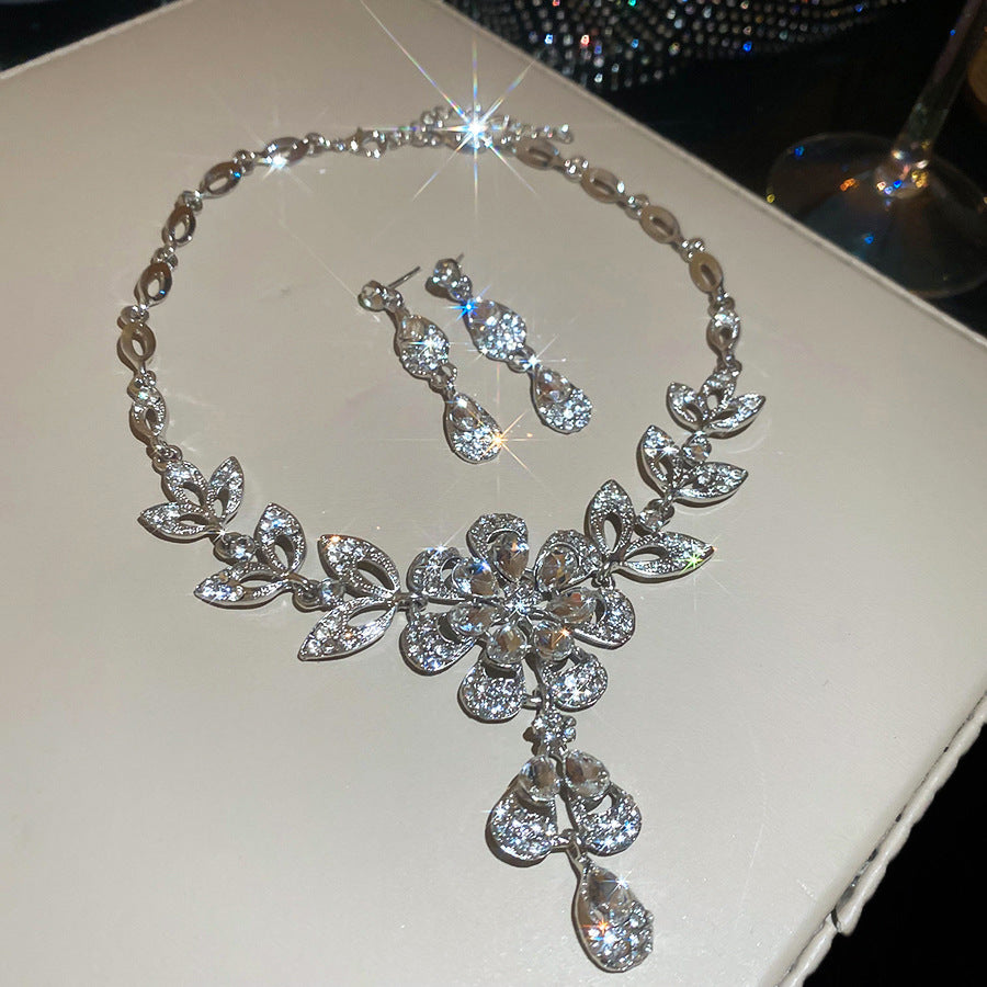 Women's Luxury Minority Clavicle Chain Palace Style Jewelry Set
