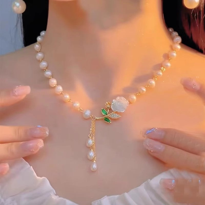 Swan High-grade Design Niche Pearl Clothes Necklace