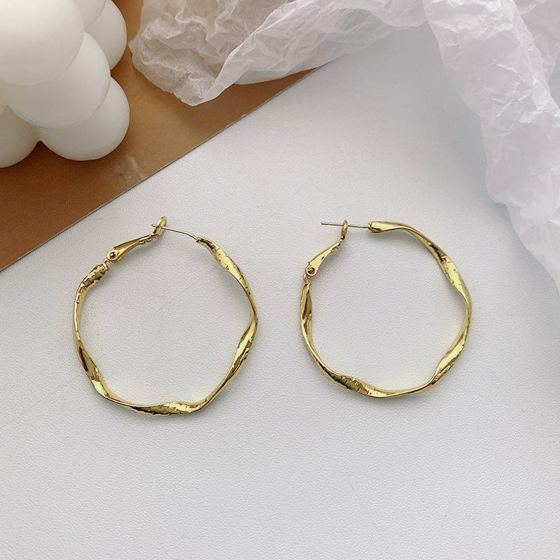 Flower Trace Metal Circle Female High Profile Generous Cold Ear Hook