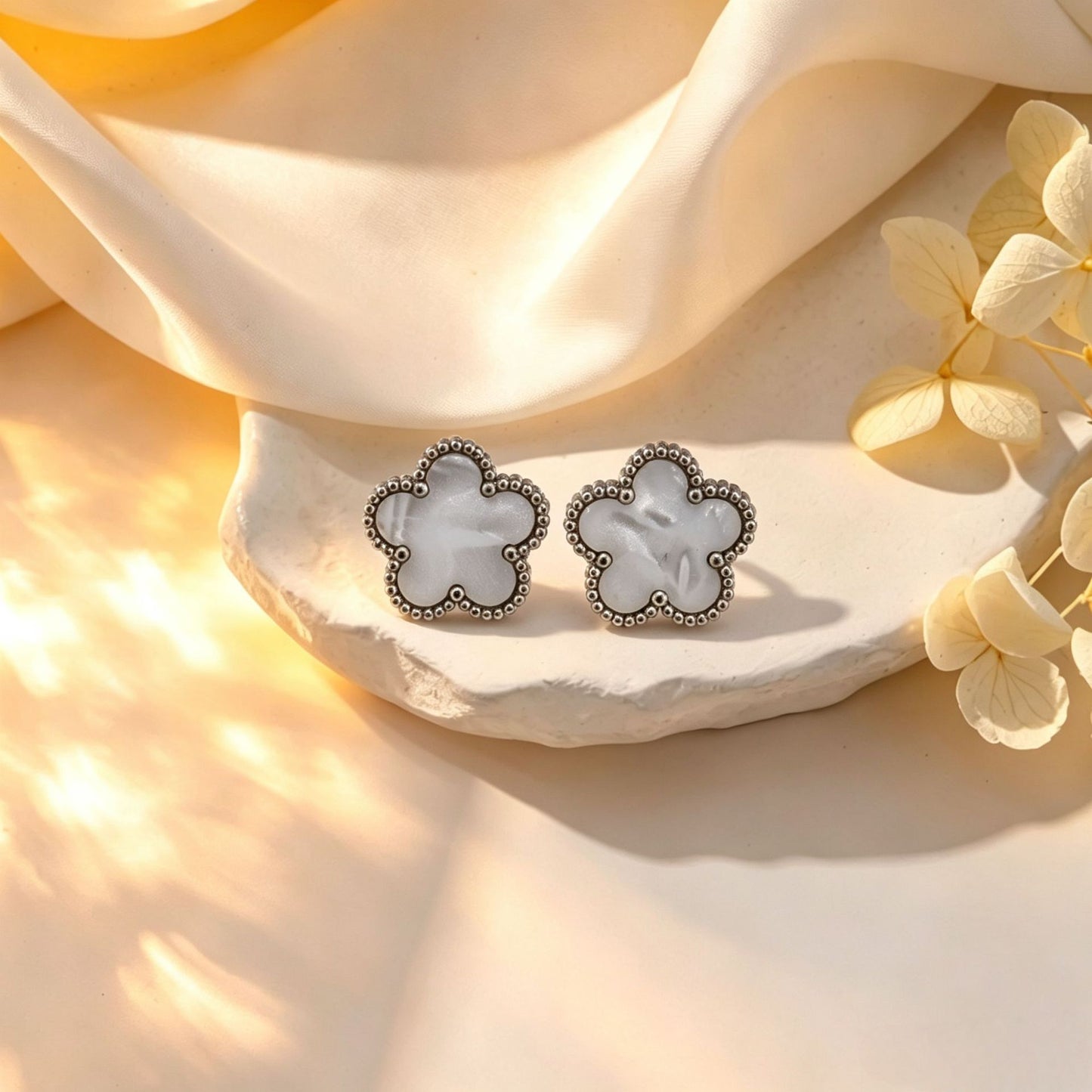 Women's Five-leaf Flower Titanium Steel Ear Design Fashion Exquisite Stud Earrings