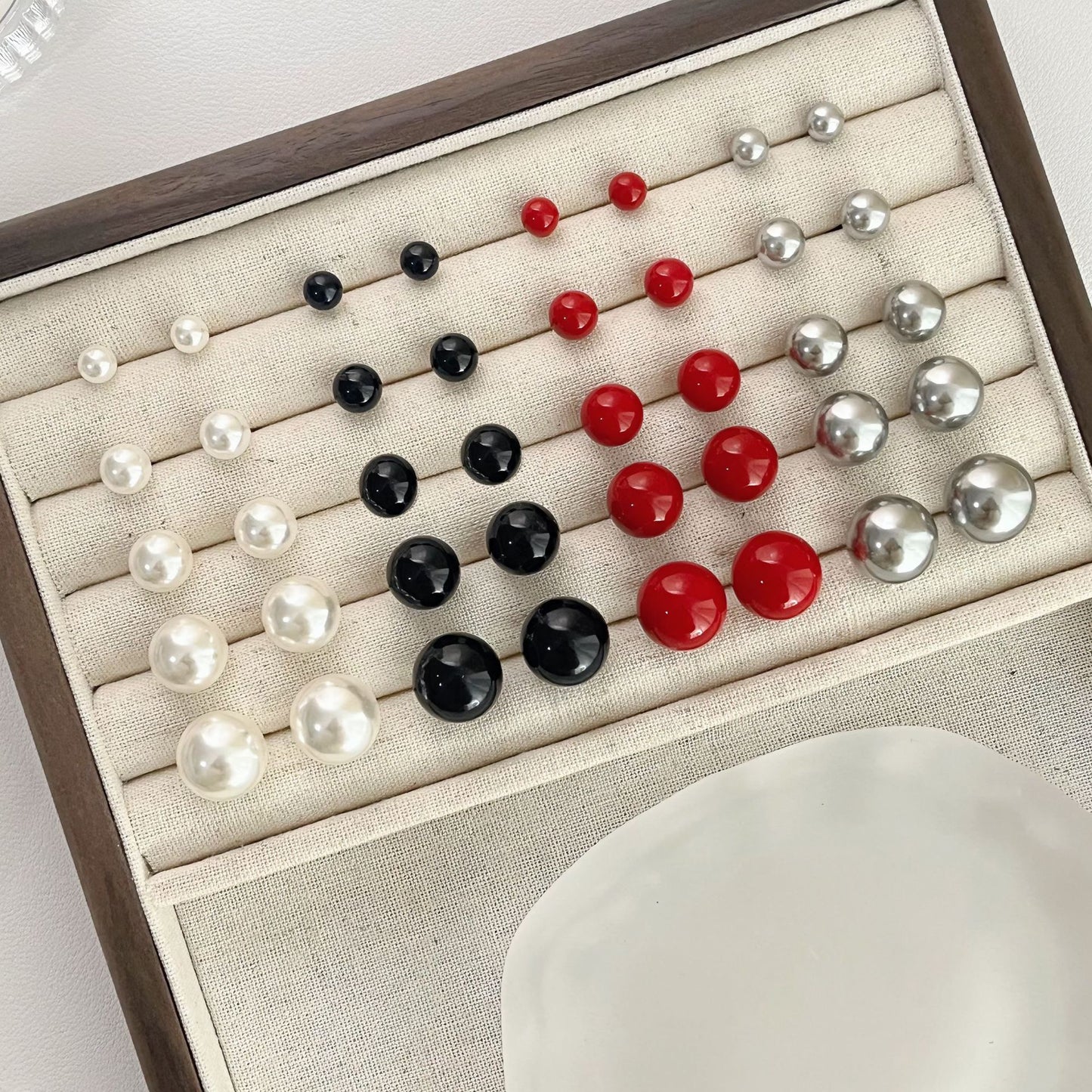 Women's Bowl-shaped Pin White Black Red Gray Pearl Fashionable Stud Earrings