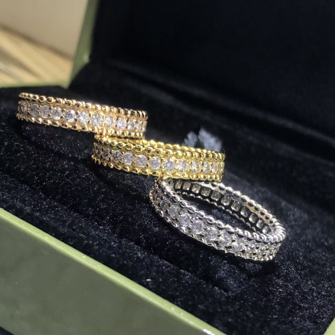 Clover Single Row Full Diamond Live Broadcast Ring