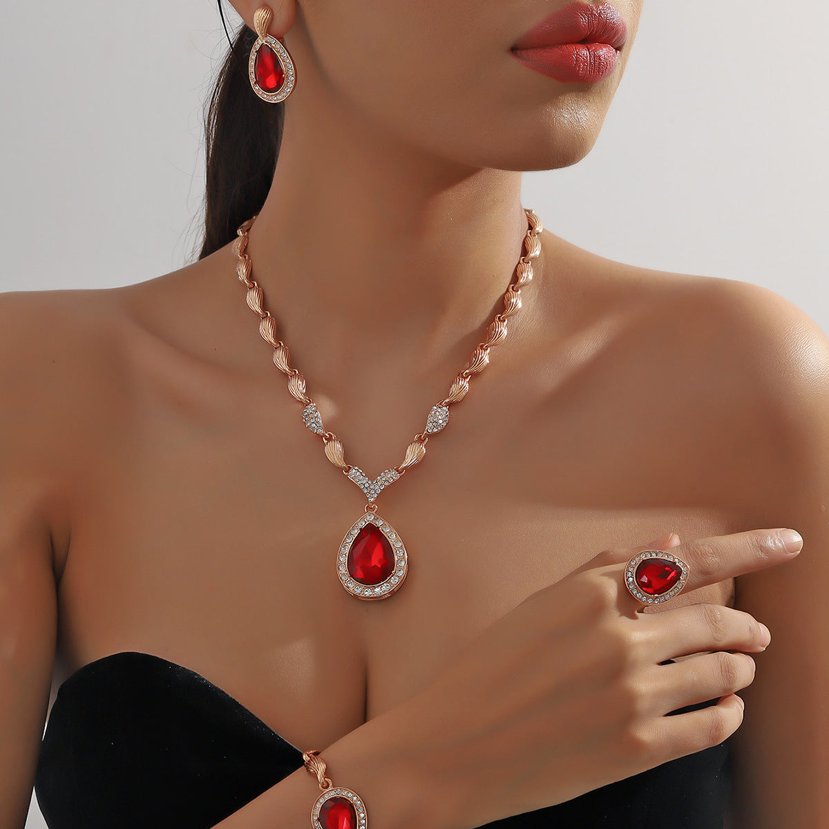 Trendy Classy Retro Fashion Suit Alloy Necklaces