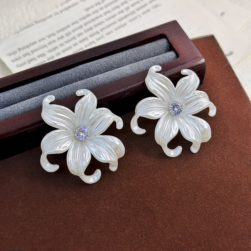 Inlaid Zircon Flower Elegant High-grade Pearl Earrings
