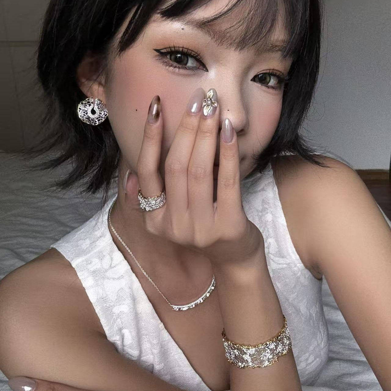 Lace Skirt Smile Design High-grade Mild Luxury Retro Hollow Clavicle Necklaces