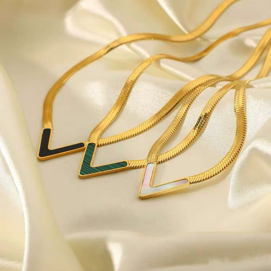 Women's Steel V-shaped Light Luxury High-grade Flat Snake Collar