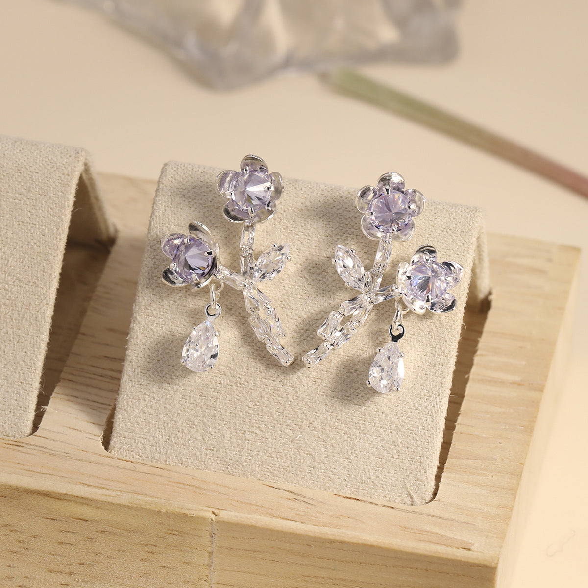 Love Hate Shiny High-grade Commuter Crystal Earrings