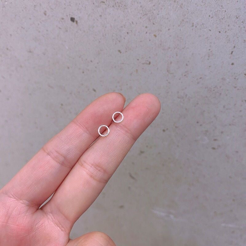 Women's Korean Fashionable Simple Geometric Small Mini Earrings