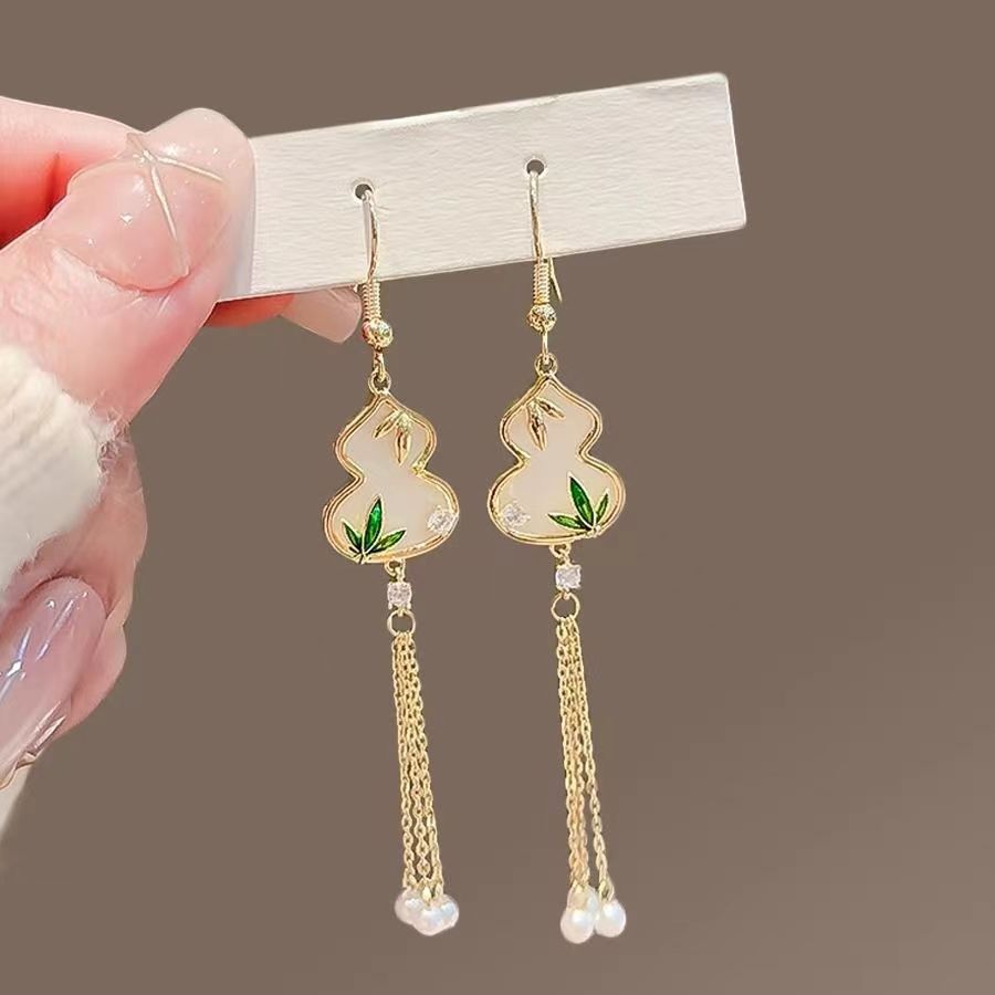 Women's Chinese Style Bamboo Leaf Gourd Ancient Tassel Ear Hook