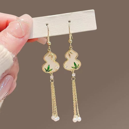 Women's Chinese Style Bamboo Leaf Gourd Ancient Tassel Ear Hook