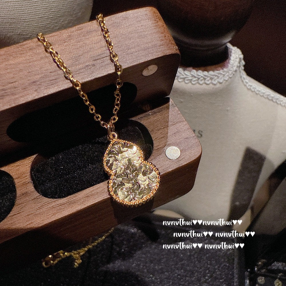 Ancient Golden Carved Rose Window Chain Necklaces