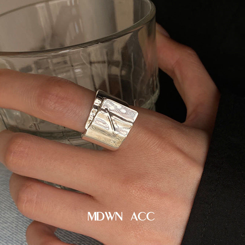 Female Retro Fashion Geometry Pattern Wave Rings