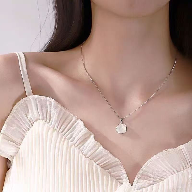 Niche Temperament Designed Moonstone Light Luxury Simplicity Necklace